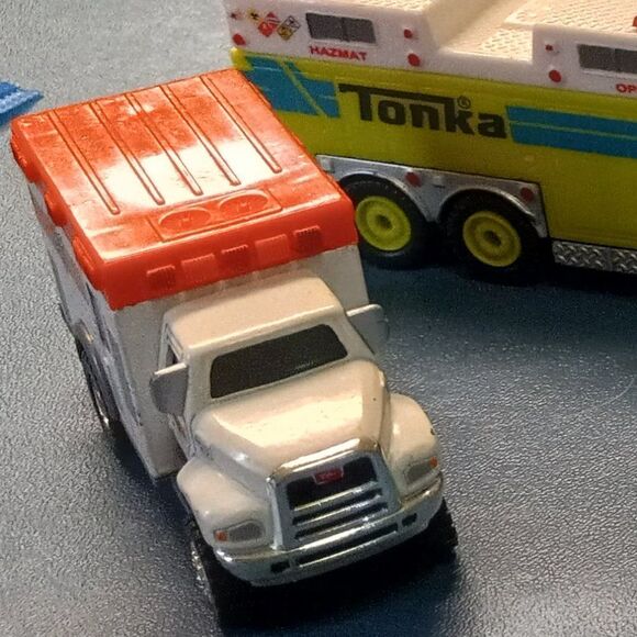 Tonka Fire and Rescue trucks - Picture 6 of 9